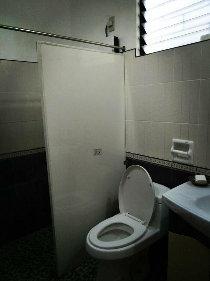 Cat Japanese Only At Uh Huh House Hostel Cebu Exterior photo