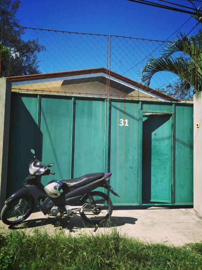 Cat Japanese Only At Uh Huh House Hostel Cebu Exterior photo